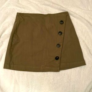 Darker green skirt